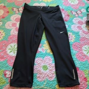 Women’s Nike Dri-Fit Capri Leggings Size Small NWT